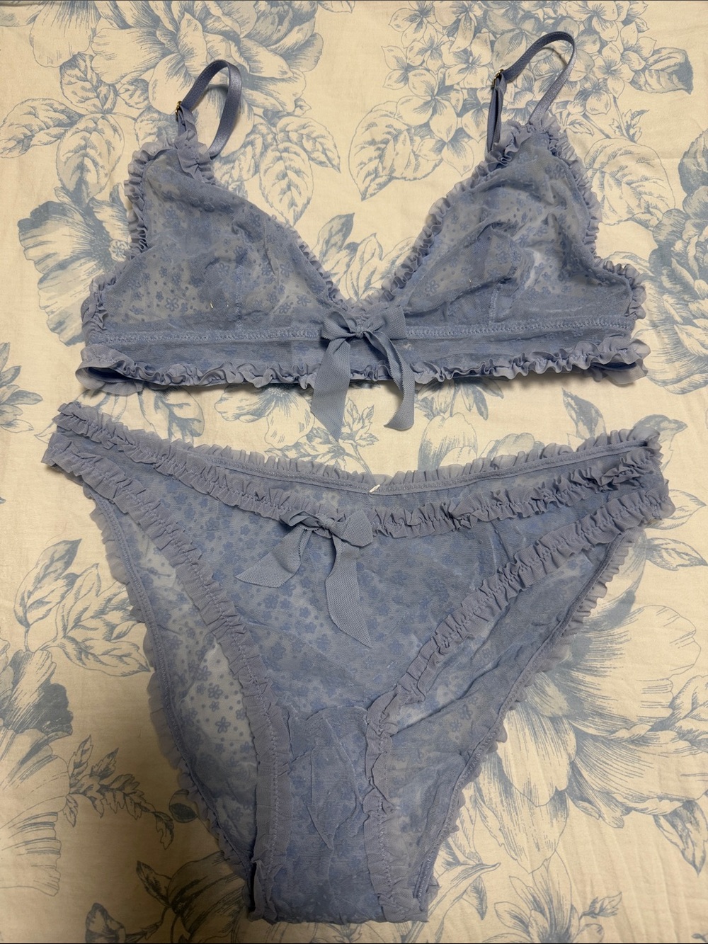 Matching bralette and undie 🦋